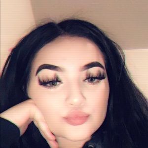 Meet your Posher, Chloe